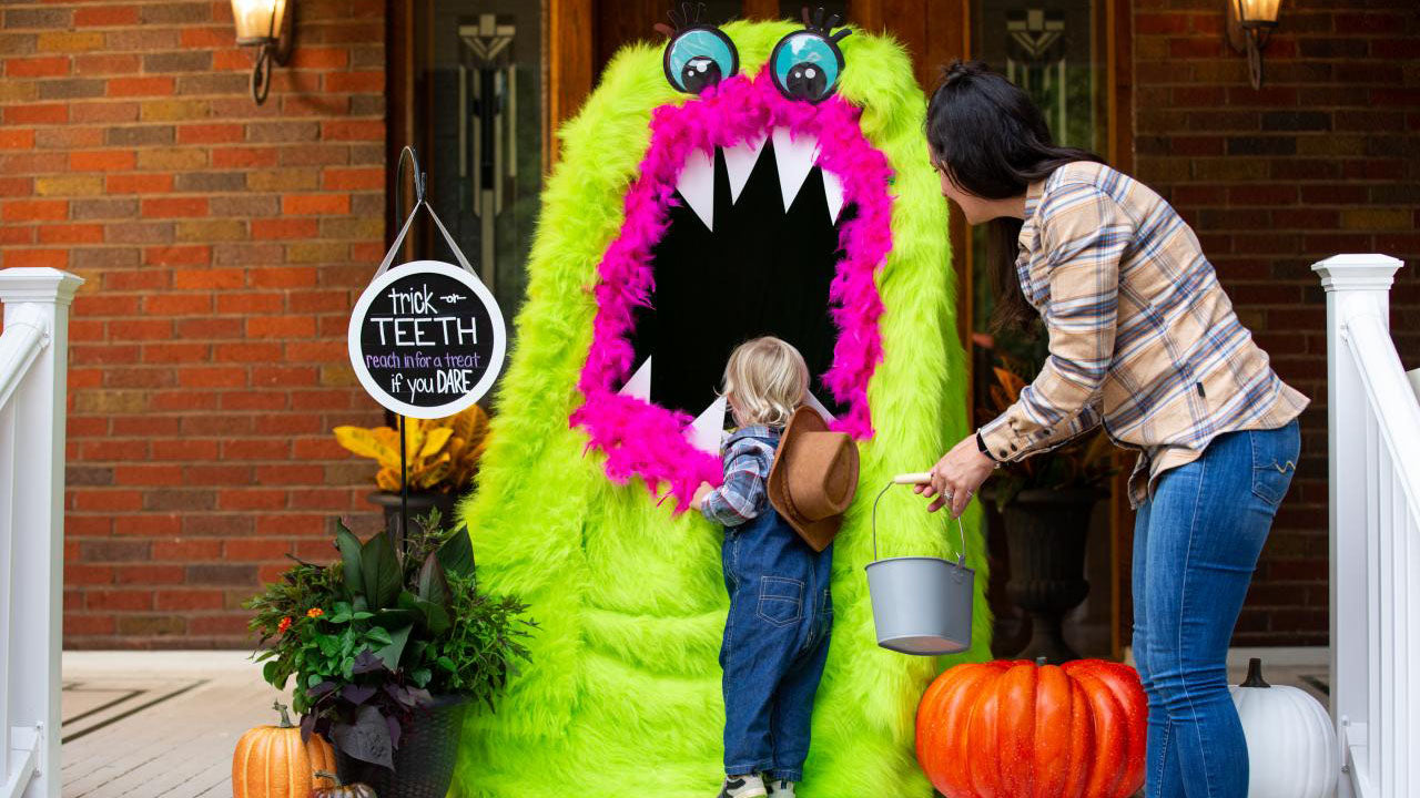 HGTV: DIY Monster Treat Stand